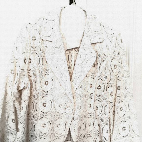 FOR CYNTHIA CREAM LACED BLAZER. ELEGANT AND CLASSI - Picture 1 of 6